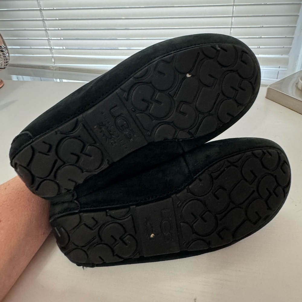 UGG Black Slippers with Cream Lining - Picture 5 of 5